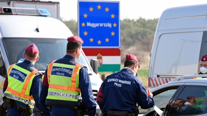 Унгария затваря от 1 септември границите си за чужденци, за да спре разпространението на коронавируса