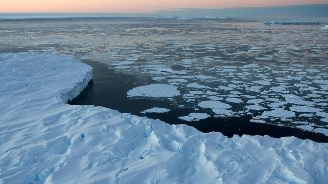 Японски учени откриха че ледът на дъното на ледника Ширази