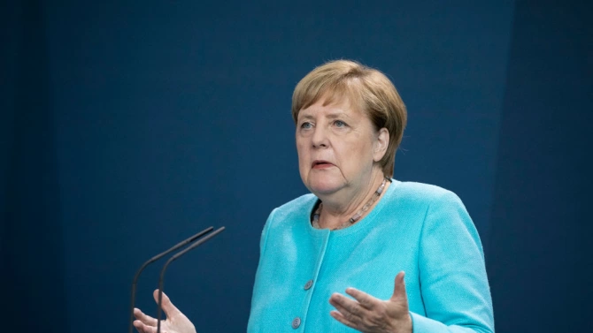 Германският канцлер призова Русия да разследва вероятното отравяне на руския