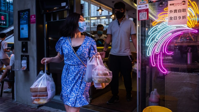 Хонконг ще облекчи някои от мерките срещу коронавируса от 28