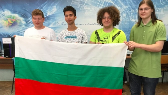 Български ученици спечелиха четири бронзови медала от 31 ата Международна олимпиада