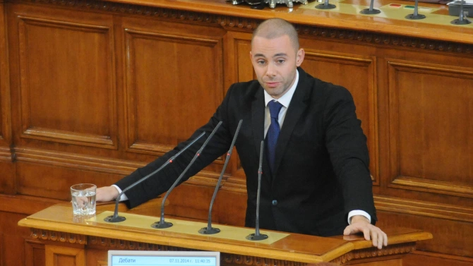 Депутатът от ГЕРБ Александър Ненков отново направи остър коментар срещу