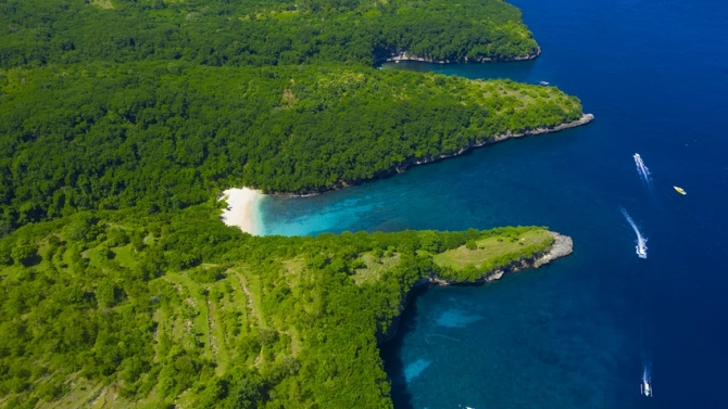 Индонезийският остров Бали забранява чуждестранните туристи до края на 2020