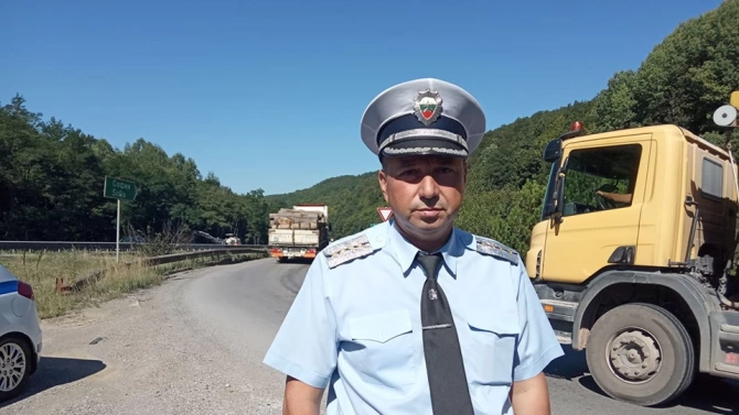 Инспектор Чавдар Кочев служител в отдел Пътна полиция при Главна