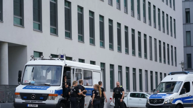 Полицията в Берлин поиска подкрепления от хиляди служители на реда