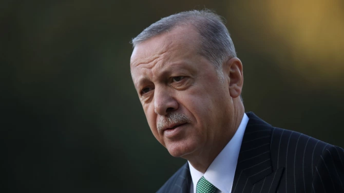 Турският президент Реджеп Ердоган разговаря по телефона с генералния секретар на