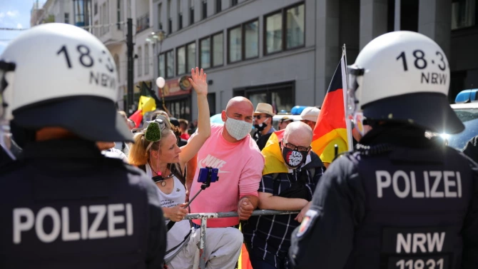 Полицията в германската столица прекрати многолюден протест срещу ограничителните мерки
