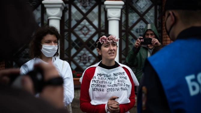 Няколко хиляди жени започнаха днес следобед в Минск протестна акция