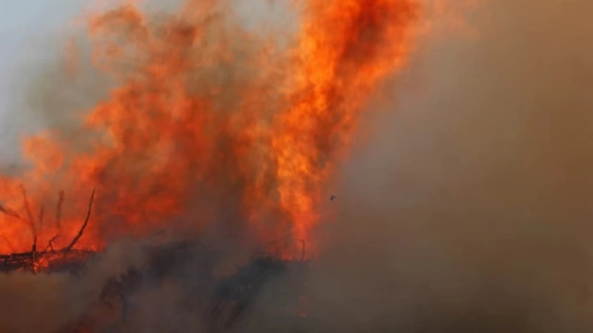 Голям пожар избухна вчера в Сливенско който все още не