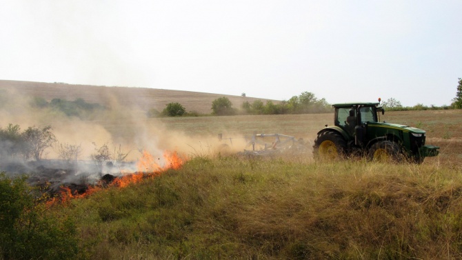 Огнеборците в Русе гасиха пет пожара за ден