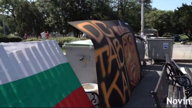Продължават блокадите в София