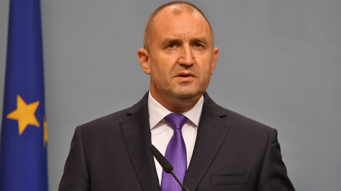 На 2 септември, сряда, държавният глава Румен Радев Румен Георгиев