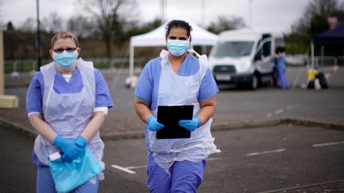 Великобритания регистрира днес рекордните 2988 нови случая на заразяване с