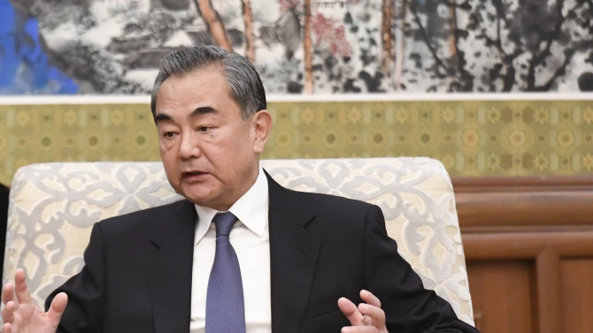 Китайският външен министър Ван И не приключи съвсем с подвита