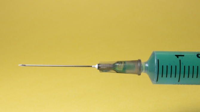 Експерти разясниха защо е спряна временно ваксината срещу коронавирус