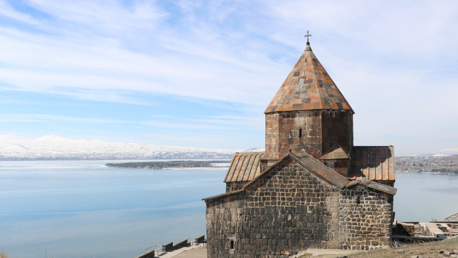  Армения ще остави сухопътните си граници затворени до януари поради ковид 