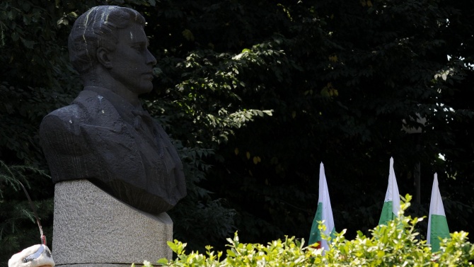 Паметник на Васил Левски бе открит тази вечер в Парка