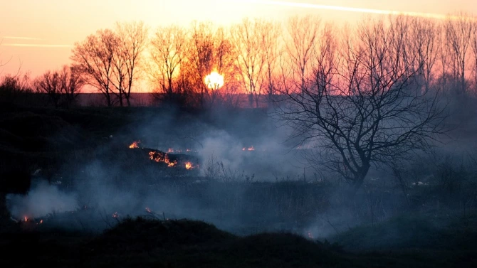 Пожарът край хисарското село Михилци е овладян съобщиха от Изпълнителна