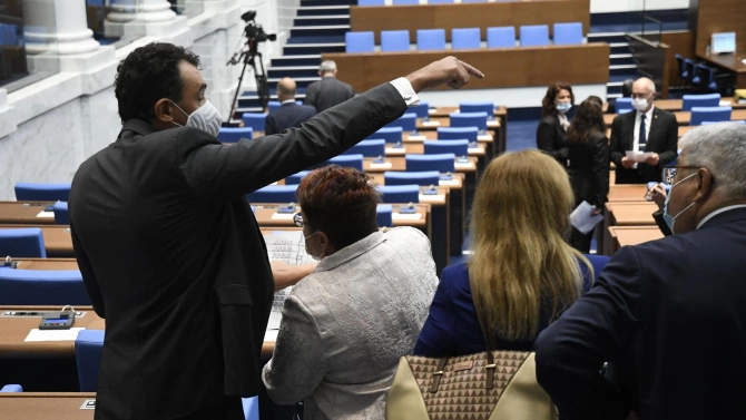 Парламентът отново не събра кворум за да започне заседание В