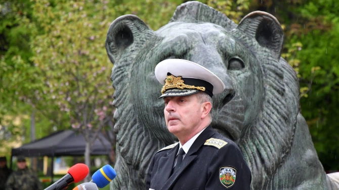 Началникът на отбраната адмирал Емил Ефтимов разговаря днес 10 септември