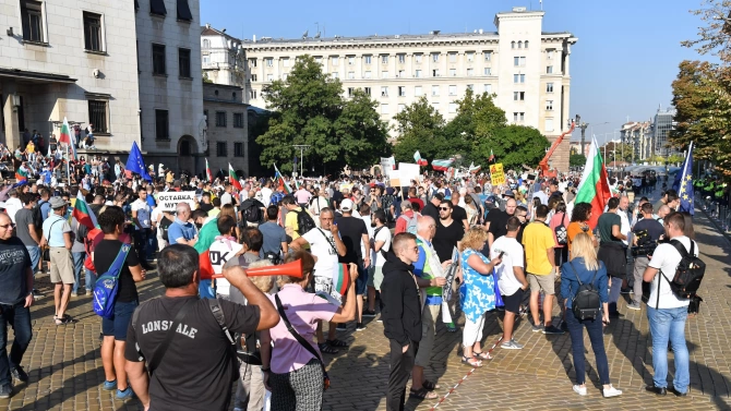 Започна 65 ата поред антиправителствена демонстрация в София Протестиращите се събират