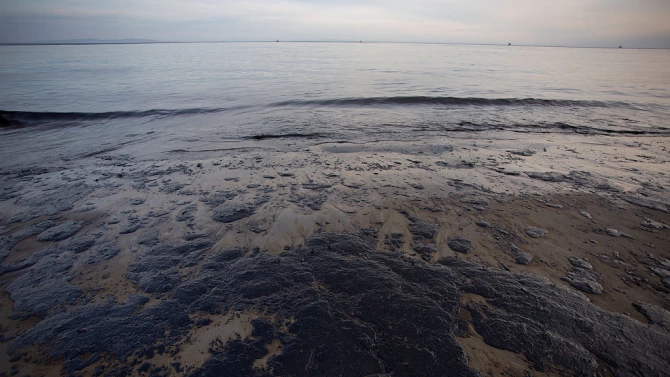 Разлив на петрол засегна западното крайбрежие на Венецуела след изтичане