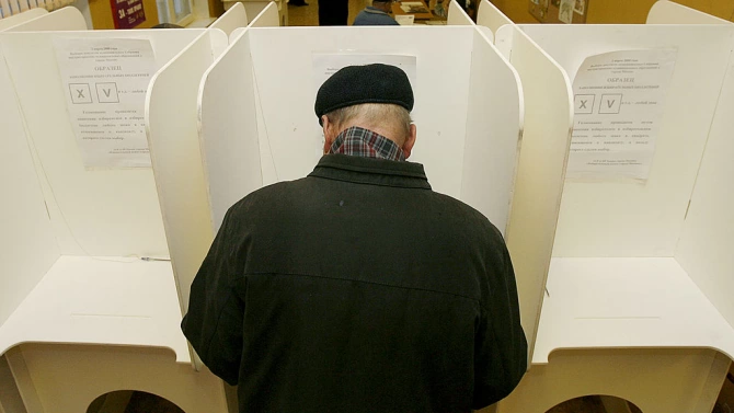 Руснаците гласуват на избори които ще определят както нови депутати в