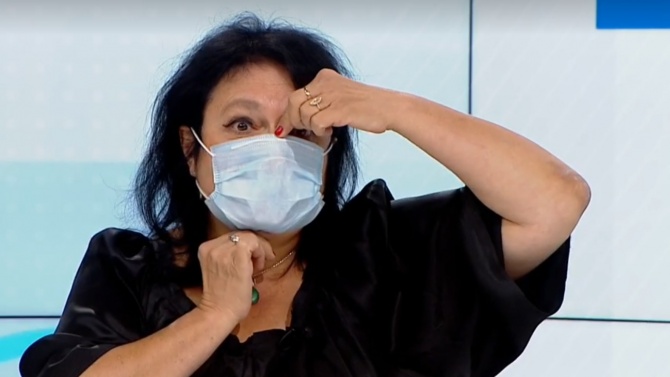 Вирусолог показа как да носим правилно маската