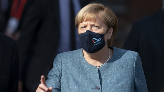 Меркел критикува Австрия, че не приема деца мигранти от изгорелия лагер в Гърция 