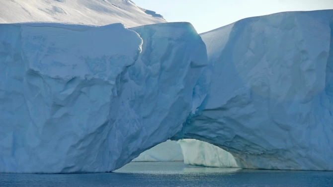 Голям блок се е отчупил от най големия останал леден шелф