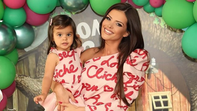 Дъщерята на Преслава Паола стана на 2 годинки Певицата отпразнува