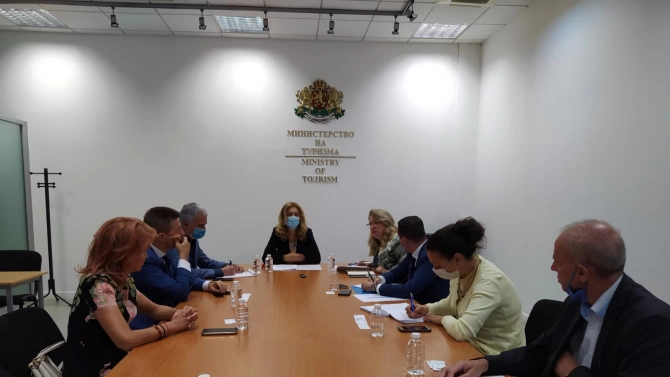 Вицепремиерът и министър на туризма проведе работна среща с ръководители