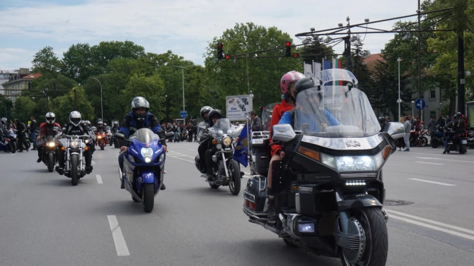 Мотористи излязоха на нощно шествие в памет на загиналите на