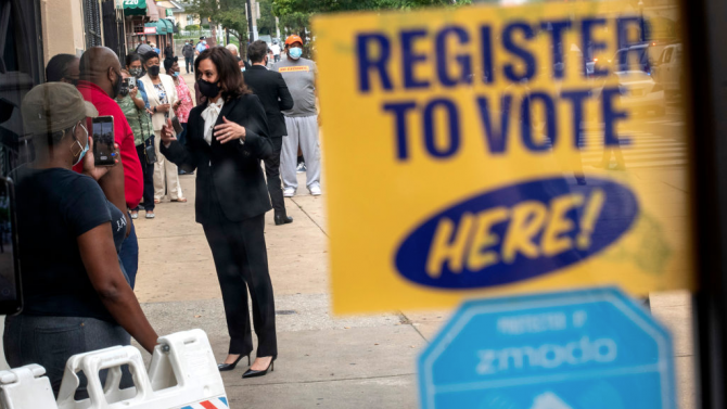 Американските избиратели в чужбина могат да гласуват по факса, по пощата или чрез куриер