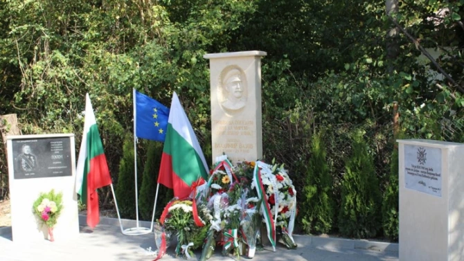 В тетевенското село Рибарица бе открит и осветен паметник на
