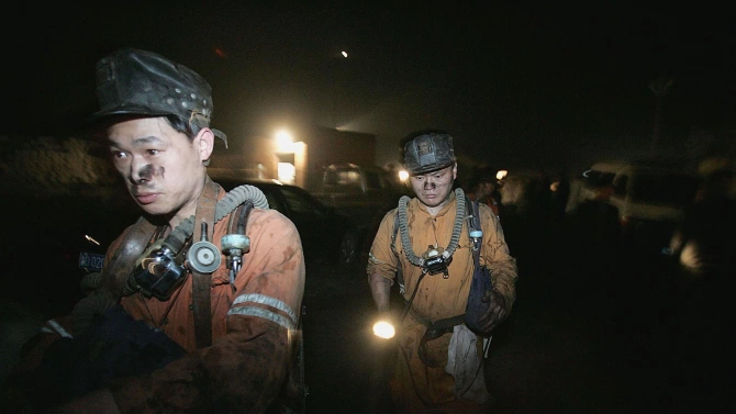 Седемнадесет миньори се оказаха в капан във въгледобивна мина в