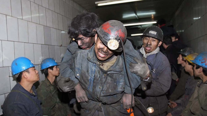 Шестнайсет души загинаха днес в каменовъглена мина в югозападен Китай