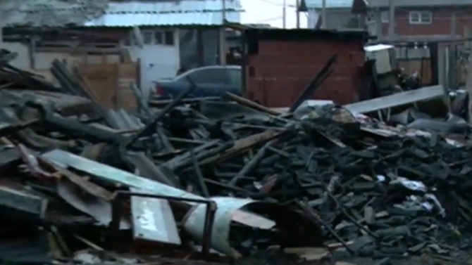 Седем семейства остават на улицата след пожар във временните постройки