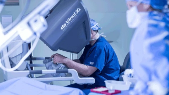 Защо роботизирана хирургия какви са предимствата ѝ и как да