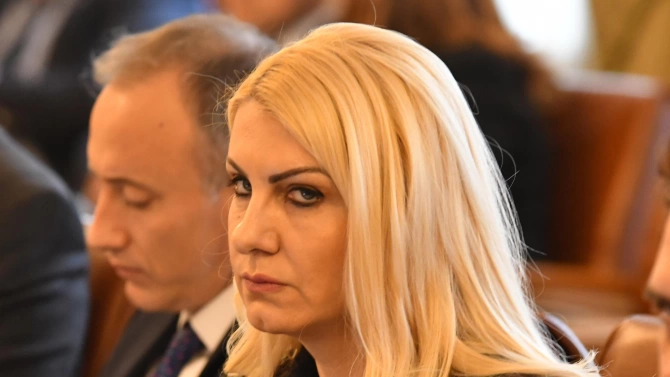 В Министерството на правосъдието ресорният министър Десислава АхладоваДесислава Ахладова е