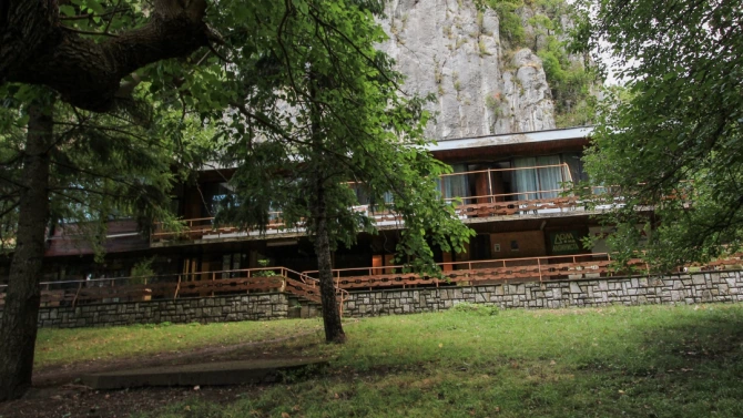 Продадоха Дома на алпиниста във Враца съобщи varhove com Това съобщиха