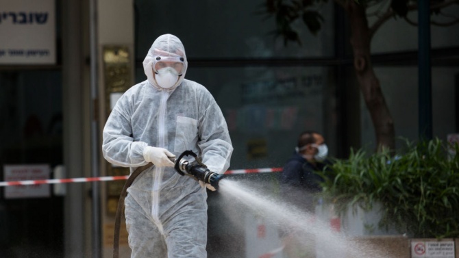 Дезинфекцираха сградата на областната администрация в Шумен заради коронавирус 