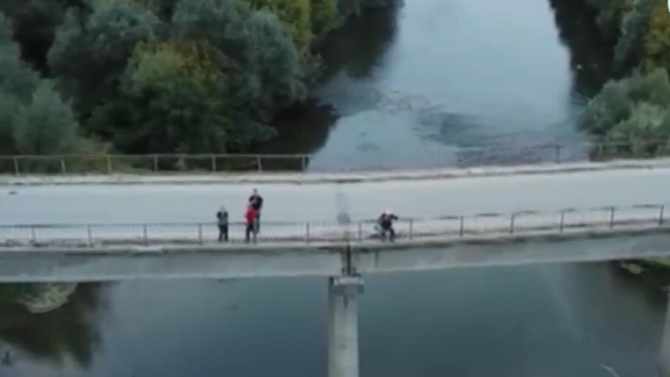 Мост в Търновско се разпада