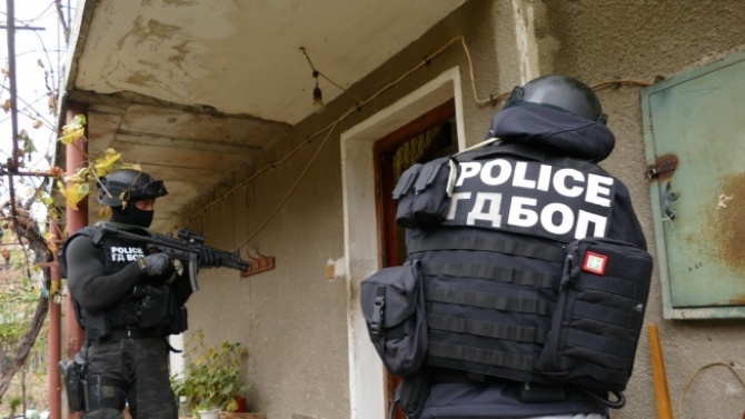 Разбиха престъпна група за производство на наркотици в София