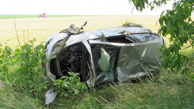Шофьор преобърна колата си край Бургас и уби спътник на място 