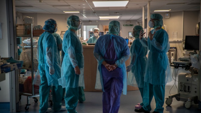  Болниците в региона на Париж се приготвят за вълна от нови случаи на ковид 