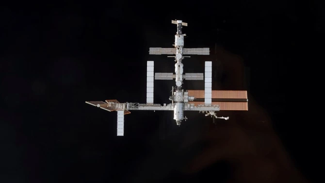 Космонавтите на борда на Международната космическа станция МКС не са