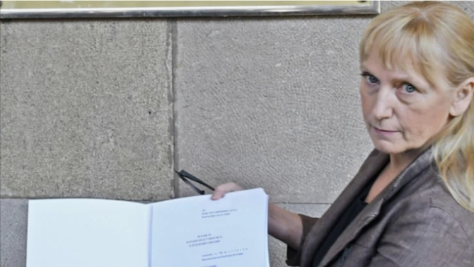 Корнелия Нинова измества фокусът на резолюцията приета за България от