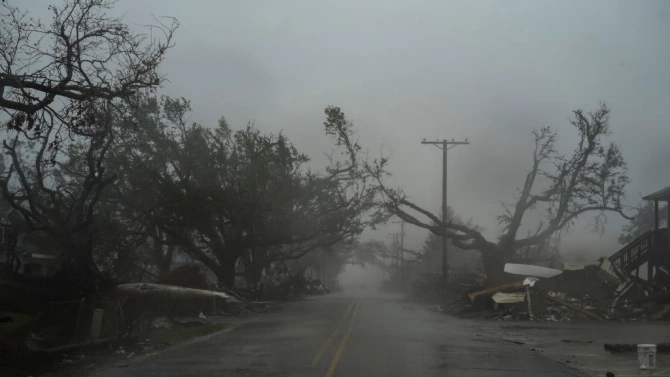 Ураганът Делта достигна бреговете на американския щат Луизиана снощи около