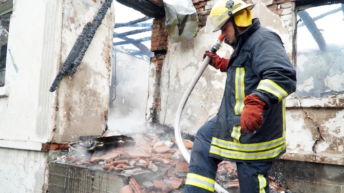 Късо съединение причини два пожара в Силистренско